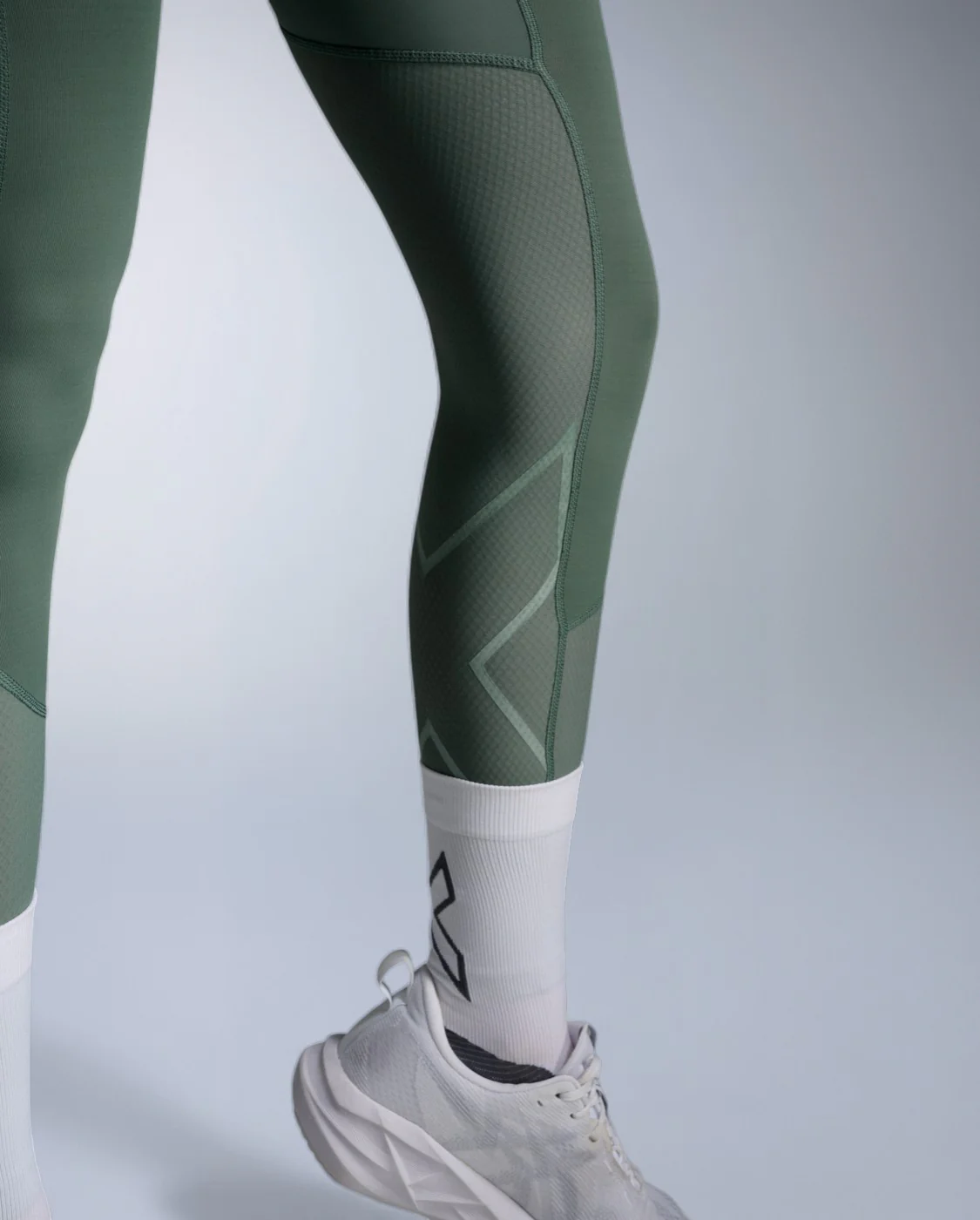 Aero Mesh Hi-Rise Compression Tights - Image 7
