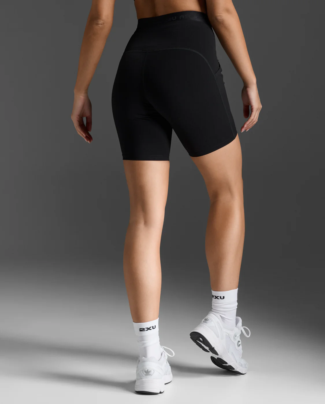 Form Stash Hi-Rise 6" Compression Short with Pockets - Image 3