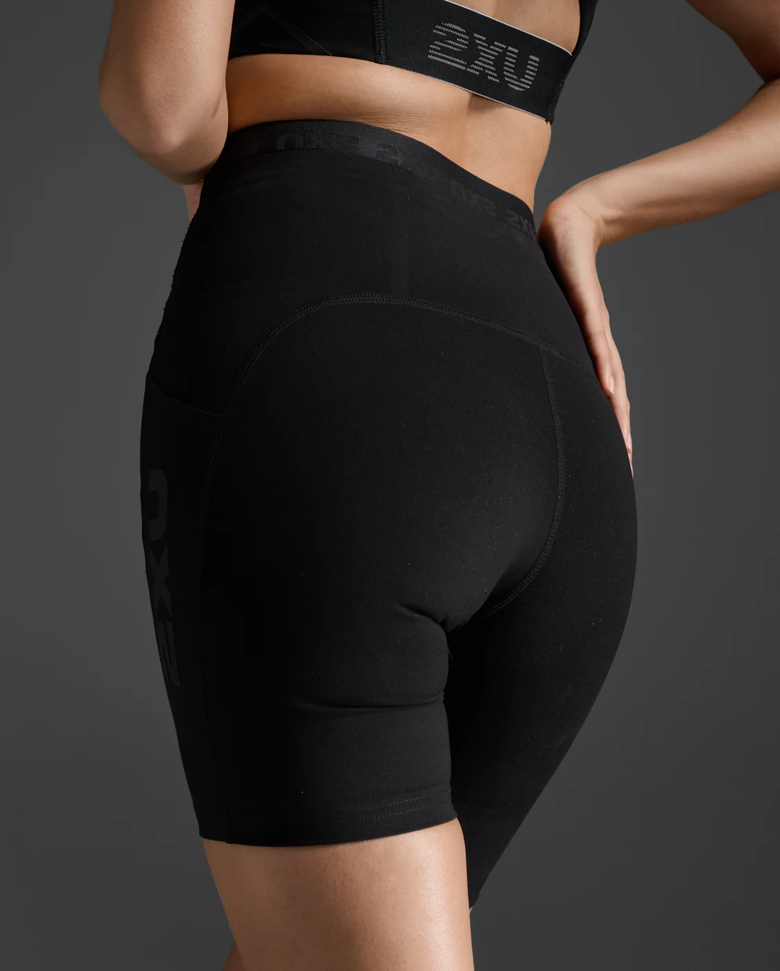Form Stash Hi-Rise 6" Compression Short with Pockets - Image 5