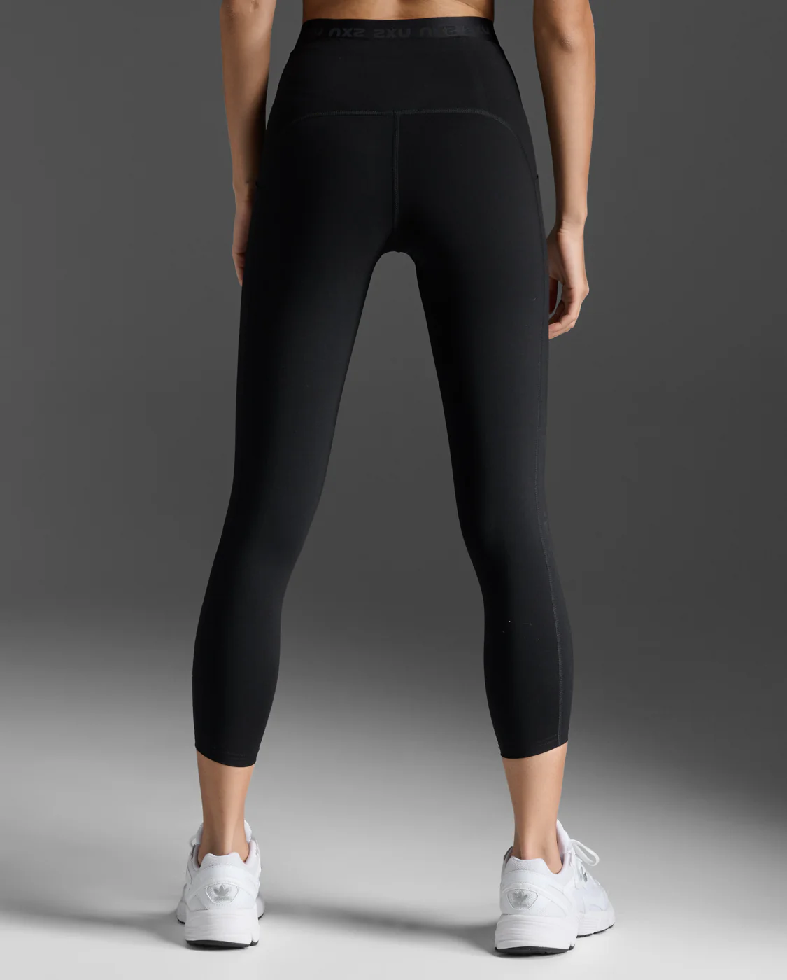 Form Stash Hi-Rise Compression 7/8 Tights with Pockets - Image 3