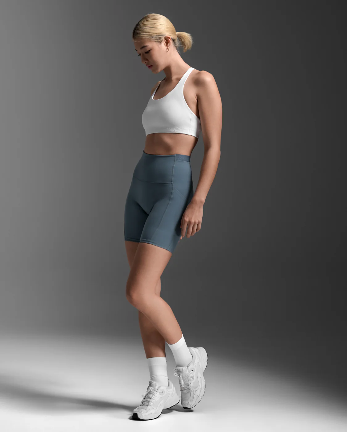 Form Stash Hi-Rise 6" Compression Short with Pockets - Image 4