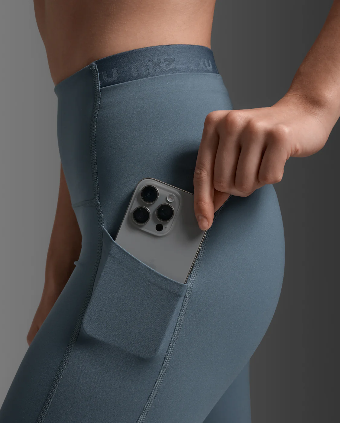 Form Stash Hi-Rise Compression 7/8 Tights with Pockets - Image 7