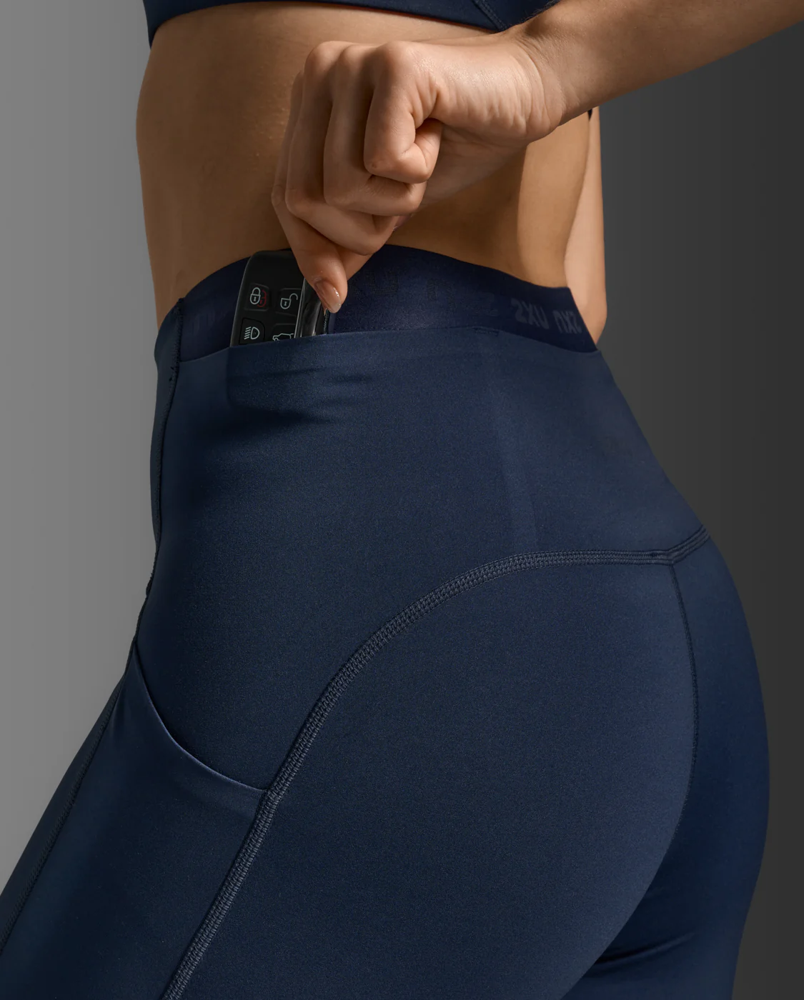 Form Stash Hi-Rise Compression 7/8 Tights with Pockets - Image 7